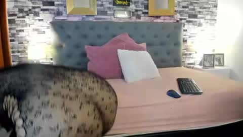 Yeseniaa  online show from July 27, 2026, 1:29 pm