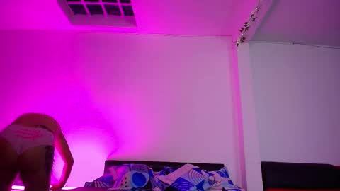 yesie_hot2 online show from March 8, 2026, 1:14 am