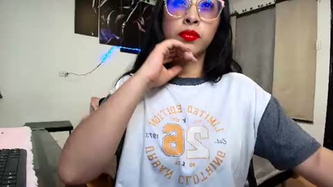 yesie_hot2 online show from June 12, 2026, 1:59 am