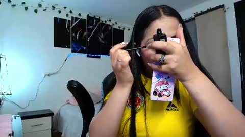yesie_hot2 online show from June 18, 2026, 12:55 am