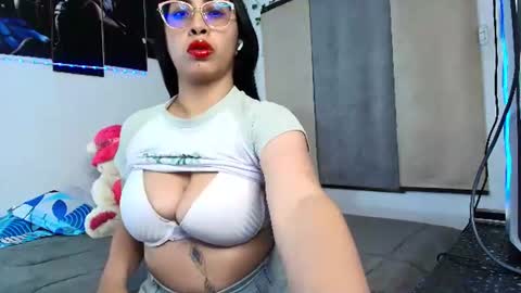 yesie_hot2 online show from July 3, 2026, 1:56 am