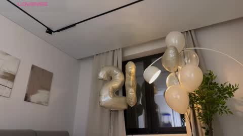 Snapshot of yessasha1 chatting on December 17, 2025, 4:46 pm Amy online show from December 17, 2025, 4:46 pm