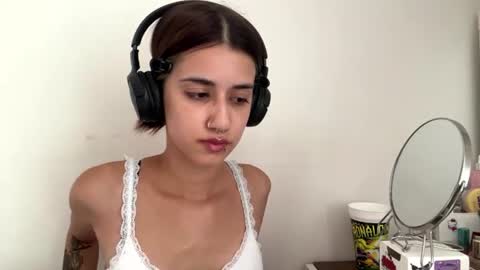 Snapshot of yettahagins chatting on July 6, 2026, 1:08 pm Julia 3 online show from July 6, 2026, 1:08 pm