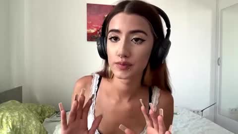 Snapshot of yettahagins chatting on July 14, 2026, 2:01 pm Julia 3 online show from July 14, 2026, 2:01 pm