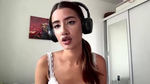 Snapshot of yettahagins chatting on July 15, 2026, 12:43 pm Julia 3 online show from July 15, 2026, 12:43 pm