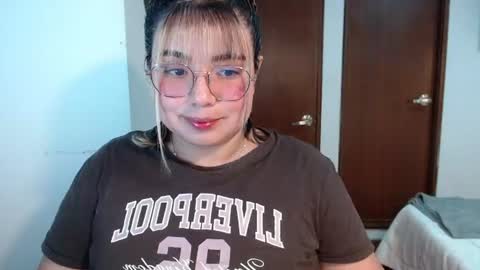 hii i am yini online show from July 15, 2026, 2:06 am