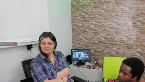 yinyyanghot online show from November 28, 2025, 5:21 am