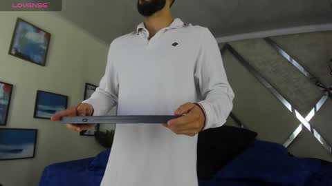 Yiyo online show from February 18, 2025, 4:04 am