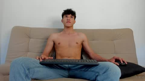 yizus_bonz online show from June 6, 2026, 2:44 pm