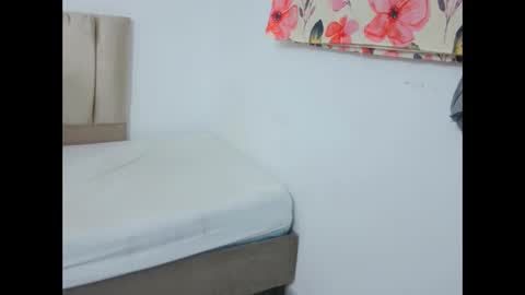 yizz_laan online show from February 25, 2026, 7:18 am