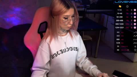     online show from December 30, 2024, 9:40 pm