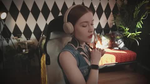 Snapshot of ynnenbrynn chatting on March 12, 2025, 5:35 am ynnenbrynn online show from March 12, 2025, 5:35 am