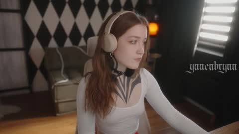 Snapshot of ynnenbrynn chatting on October 14, 2025, 6:47 am ynnenbrynn online show from October 14, 2025, 6:47 am