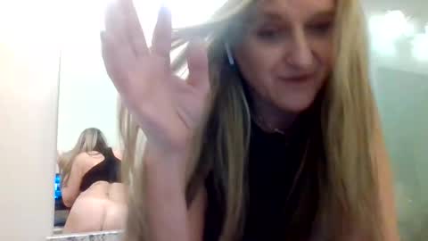 Snapshot of yogabuttttttt chatting on March 28, 2026, 5:29 am yogabuttttttt online show from March 28, 2026, 5:29 am