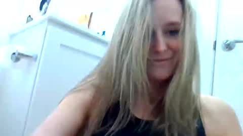 Snapshot of yogabuttttttt chatting on May 22, 2026, 5:47 am yogabuttttttt online show from May 22, 2026, 5:47 am