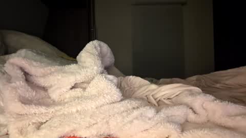 Yogiblondebangme online show from June 17, 2026, 1:52 am