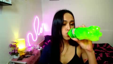 yogirl_tianaxxx online show from December 3, 2025, 6:50 pm