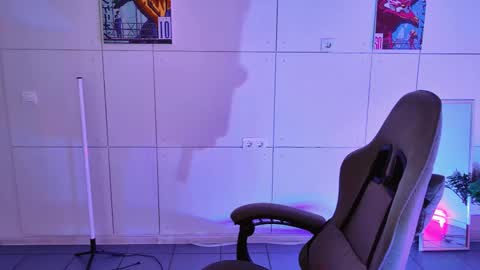 yoka_paradoxxx online show from March 14, 2026, 9:15 am