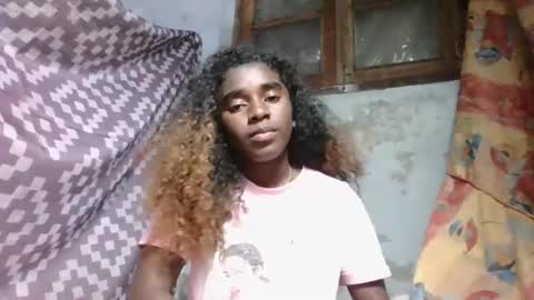 Snapshot of yolandrina05 chatting on September 14, 2025, 1:27 am yolandrina05 online show from September 14, 2025, 1:27 am