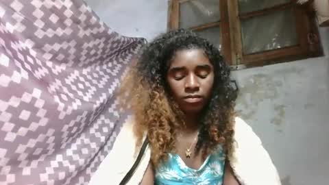 Snapshot of yolandrina05 chatting on September 15, 2025, 1:38 am yolandrina05 online show from September 15, 2025, 1:38 am