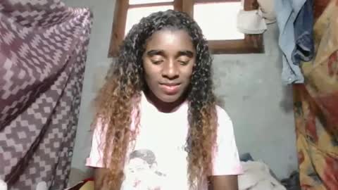 Snapshot of yolandrina05 chatting on September 18, 2025, 12:40 pm yolandrina05 online show from September 18, 2025, 12:40 pm