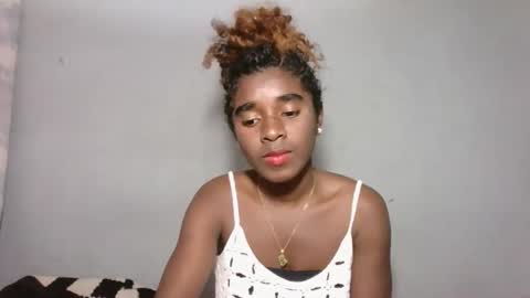 Snapshot of yolandrina05 chatting on September 23, 2025, 7:44 am yolandrina05 online show from September 23, 2025, 7:44 am