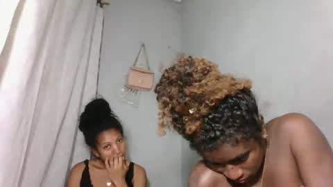 Snapshot of yolandrina05 chatting on October 2, 2025, 9:44 pm yolandrina05 online show from October 2, 2025, 9:44 pm