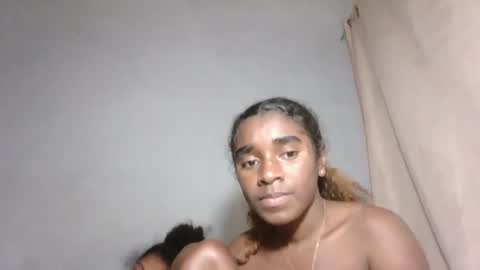 Snapshot of yolandrina05 chatting on October 10, 2025, 9:30 am yolandrina05 online show from October 10, 2025, 9:30 am