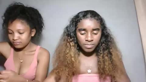 Snapshot of yolandrina05 chatting on October 11, 2025, 9:52 am yolandrina05 online show from October 11, 2025, 9:52 am