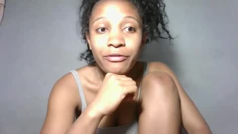 Snapshot of yolandrina05 chatting on October 15, 2025, 8:31 pm yolandrina05 online show from October 15, 2025, 8:31 pm