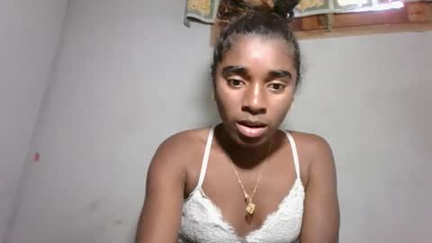 Snapshot of yolandrina05 chatting on October 27, 2025, 9:46 am yolandrina05 online show from October 27, 2025, 9:46 am