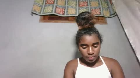 Snapshot of yolandrina05 chatting on October 30, 2025, 9:04 pm yolandrina05 online show from October 30, 2025, 9:04 pm