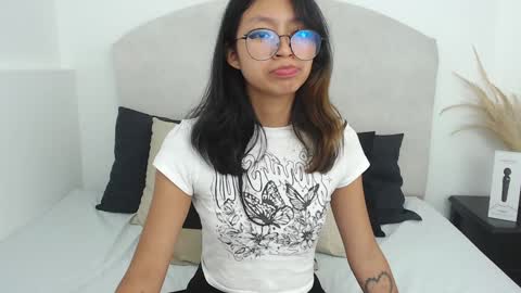 Snapshot of yommi_winx chatting on February 8, 2025, 4:36 am Yommi Winx online show from February 8, 2025, 4:36 am