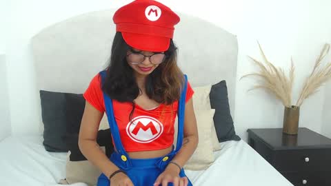 Snapshot of yommi_winx chatting on February 9, 2025, 12:17 am Yommi Winx online show from February 9, 2025, 12:17 am