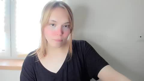 yomoyoo online show from February 15, 2025, 1:49 pm