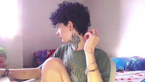 Little Mike Independent model online show from November 7, 2025, 8:42 pm