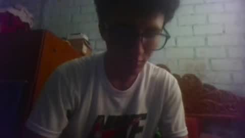 Snapshot of yori009 chatting on May 17, 2026, 7:32 pm yori009 online show from May 17, 2026, 7:32 pm