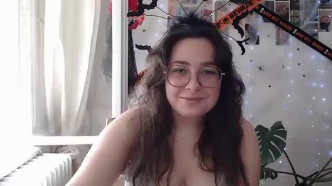 Aurora online show from September 22, 2025, 10:06 am