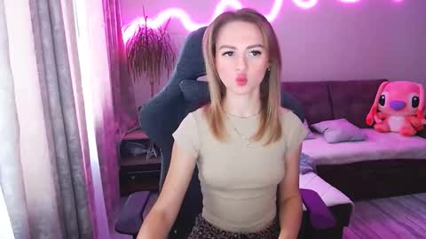 Snapshot of youdreamm chatting on November 27, 2025, 7:43 am Bella online show from November 27, 2025, 7:43 am