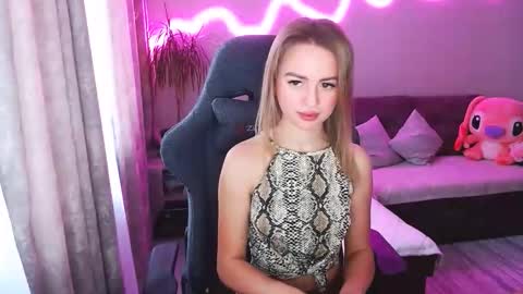 Snapshot of youdreamm chatting on December 1, 2025, 7:46 am Bella online show from December 1, 2025, 7:46 am