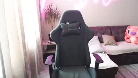 Snapshot of youdreamm chatting on February 9, 2026, 6:50 am Bella online show from February 9, 2026, 6:50 am