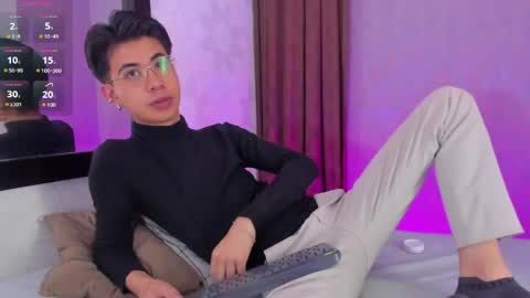 Snapshot of youn_rider chatting on April 23, 2026, 7:27 pm NICOLS online show from April 23, 2026, 7:27 pm