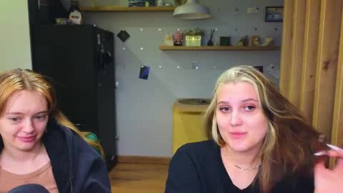 Anna and Luna online show from May 25, 2026, 6:25 pm