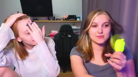 Anna and Luna online show from June 6, 2026, 4:44 pm