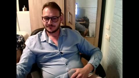 Snapshot of younromki chatting on April 18, 2026, 9:04 pm A... online show from April 18, 2026, 9:04 pm