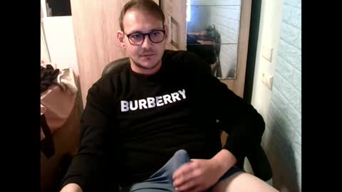 Snapshot of younromki chatting on April 25, 2026, 7:00 pm A... online show from April 25, 2026, 7:00 pm