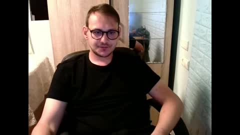 Snapshot of younromki chatting on April 28, 2026, 7:08 pm A... online show from April 28, 2026, 7:08 pm
