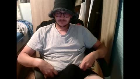 Snapshot of younromki chatting on May 17, 2026, 5:53 pm A... online show from May 17, 2026, 5:53 pm