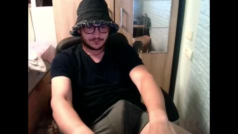 Snapshot of younromki chatting on May 30, 2026, 11:35 pm A... online show from May 30, 2026, 11:35 pm