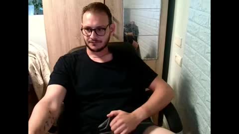 Snapshot of younromki chatting on May 31, 2026, 5:42 pm A... online show from May 31, 2026, 5:42 pm